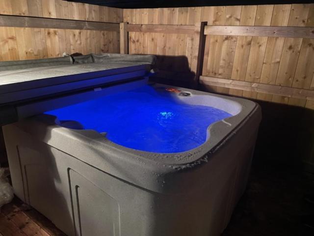 Pond View Pod 3 With Private Hot Tub -Fife - Loch Leven - Lomond Hills Villa Kelty Eksteriør bilde